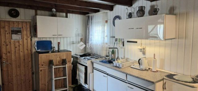 Eladó családi ház, Sándorfalván 18.9 M Ft, 1 szobás