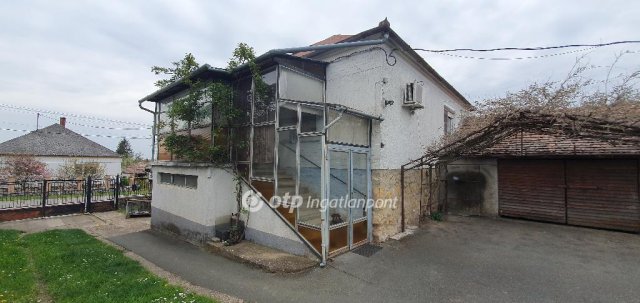Eladó családi ház, Devecseren 44.9 M Ft, 3 szobás