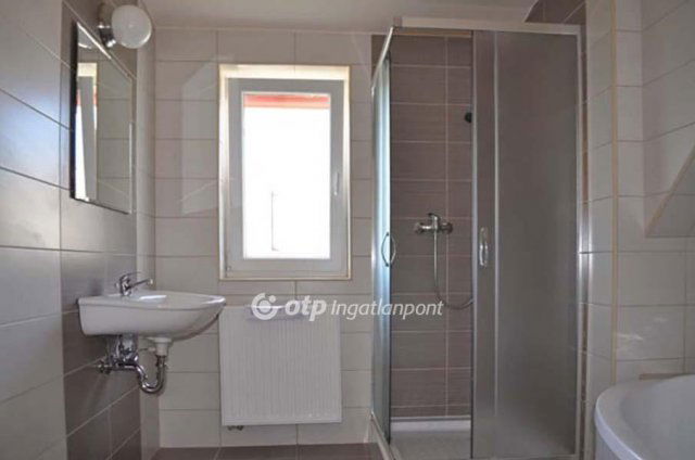 Eladó családi ház, Gárdonyban 150 M Ft, 5+5 szobás