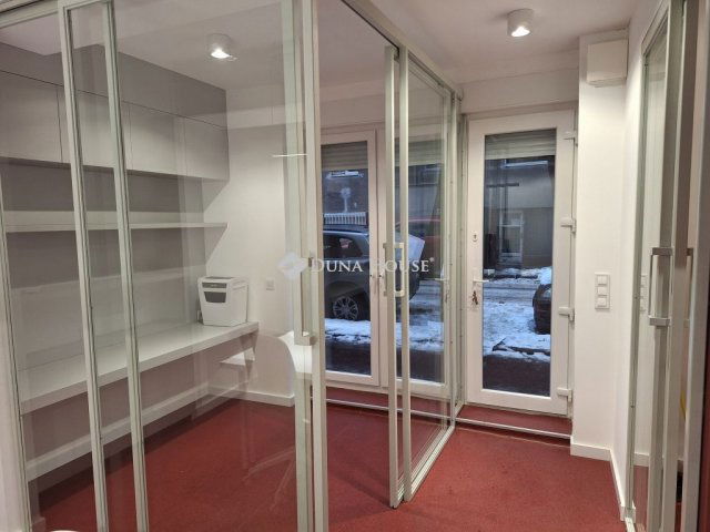 Eladó üzlethelyiség, Budapesten, III. kerületben 32.9 M Ft