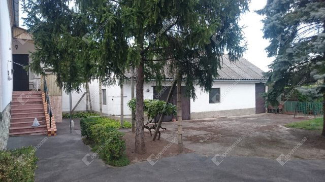 Eladó családi ház, Bábolnán 43.9 M Ft, 3 szobás