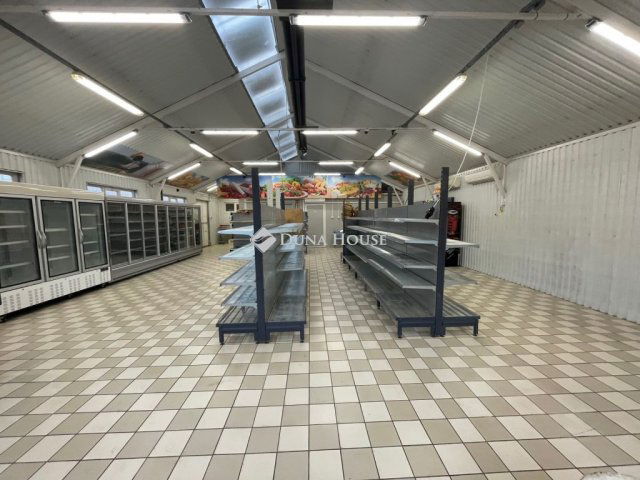 Eladó üzlethelyiség, Tiszaföldváron 39.9 M Ft