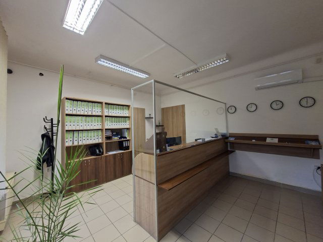 Kiadó üzlethelyiség, Debrecenben, Bem téren 210 E Ft / hó