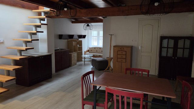 Kiadó téglalakás, albérlet, Esztergomban 240 E Ft / hó