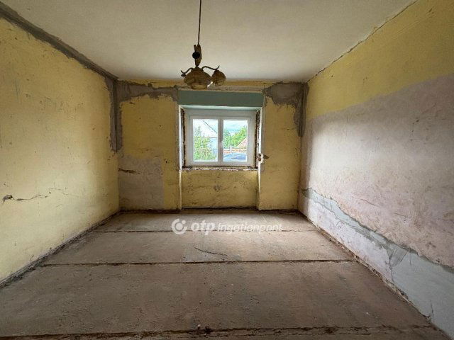 Eladó családi ház, Várkeszőn 8.9 M Ft, 3 szobás