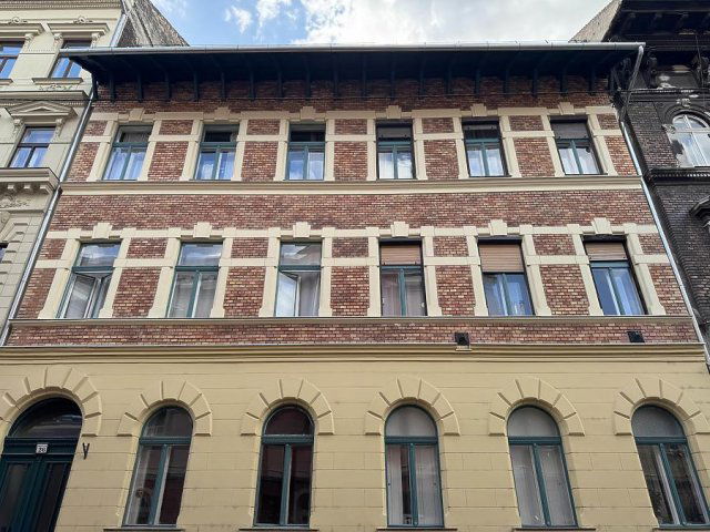 Eladó téglalakás, Budapesten, VI. kerületben 34.9 M Ft, 2 szobás