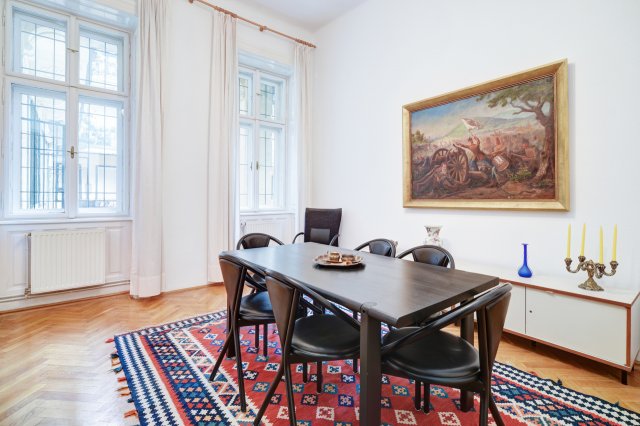 Eladó téglalakás, VI. kerületben, Vörösmarty utcában