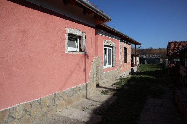 Eladó családi ház, Lesenceistvándon 55 M Ft, 4 szobás