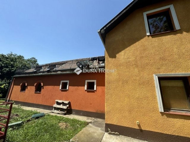 Eladó családi ház, Ecseren 250 M Ft, 6 szobás