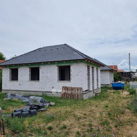 Eladó ikerház, Dabason 40 M Ft, 4 szobás / költözzbe.hu