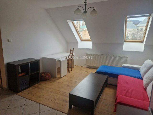 Kiadó téglalakás, albérlet, Pécsett, Apáca utcában, 2 szobás