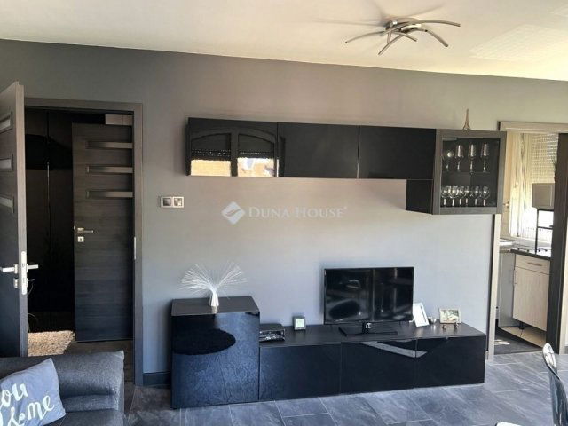 Eladó téglalakás, Budapesten, XVIII. kerületben 70.9 M Ft