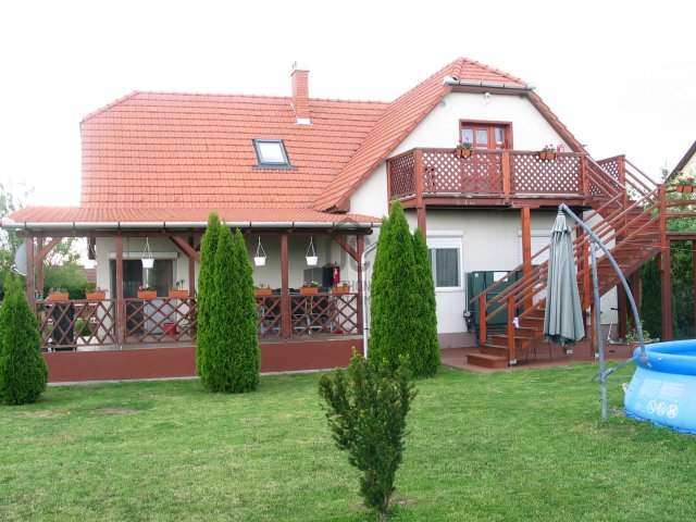Eladó családi ház, Sarudon 95 M Ft, 8 szobás