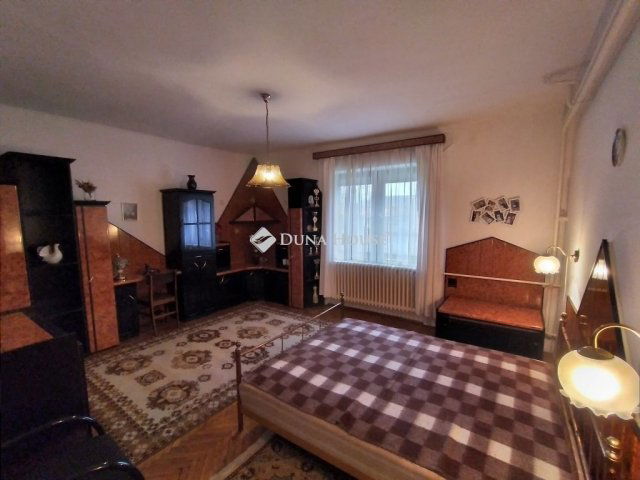 Eladó családi ház, Szentgotthárdon 89.9 M Ft, 8 szobás