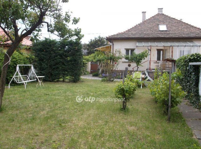 Eladó családi ház, Gyöngyösön 79.9 M Ft, 4 szobás