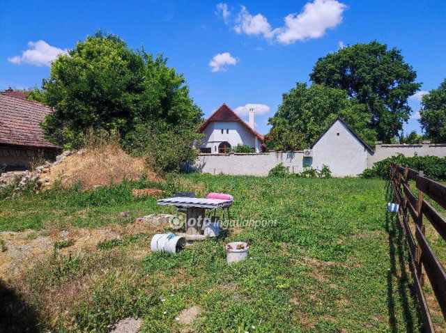 Eladó családi ház, Balatonkenesén 79 M Ft, 7 szobás