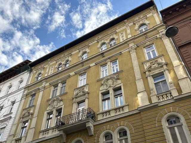 Eladó téglalakás, Budapesten, VI. kerületben 83.5 M Ft, 2 szobás