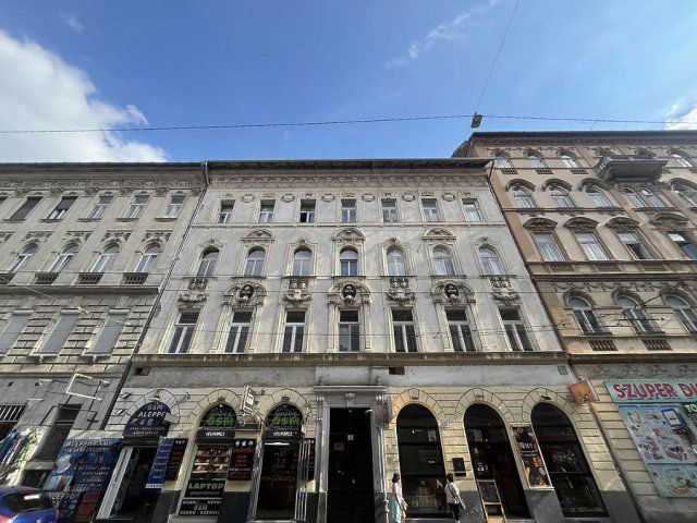 Eladó téglalakás, Budapesten, VII. kerületben, Garay utcában