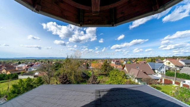 Eladó családi ház, Erdőkertesen 149.9 M Ft, 6 szobás