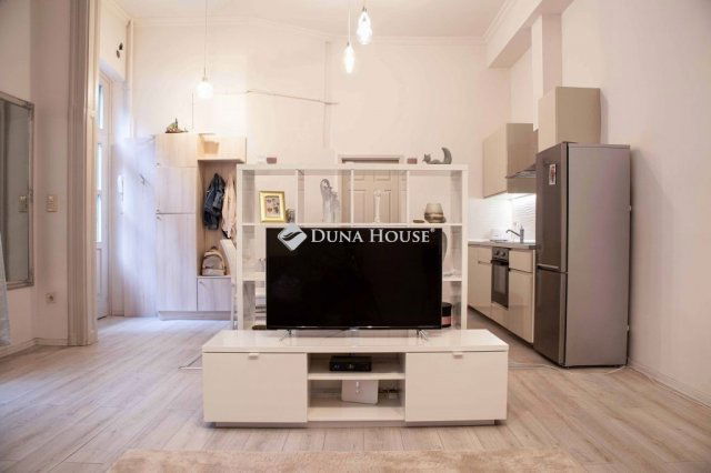 Eladó téglalakás, Budapesten, VI. kerületben 99.5 M Ft, 2 szobás