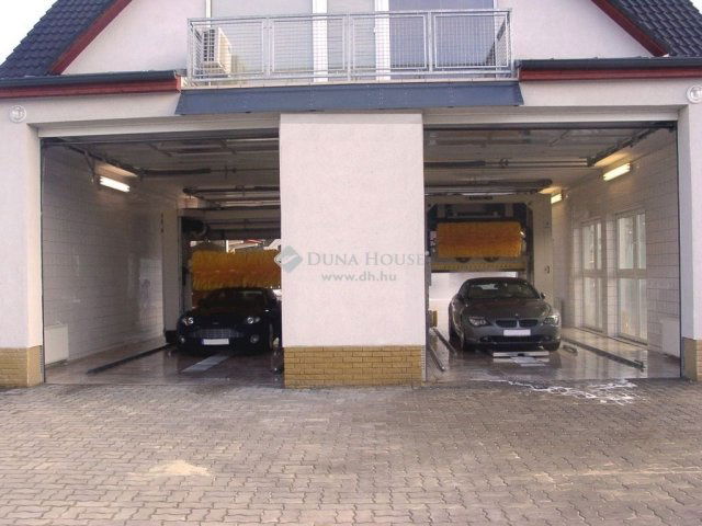 Eladó üzlethelyiség, Dunaújvárosban 169 M Ft