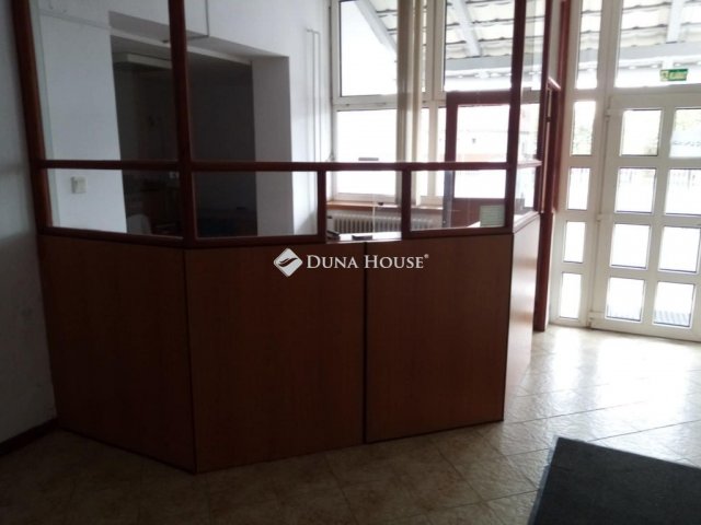 Eladó ipari ingatlan, Komádiban, Köztársaság útján 320 M Ft