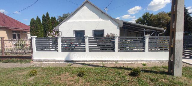 Eladó családi ház, Polgáron 24 M Ft, 2 szobás