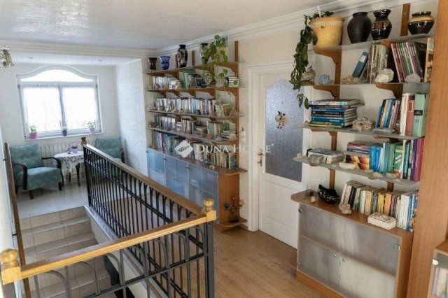 Eladó családi ház, Dunakeszin 193 M Ft, 5 szobás