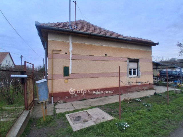 Eladó családi ház, Pálmonostorán 28.2 M Ft, 2+1 szobás