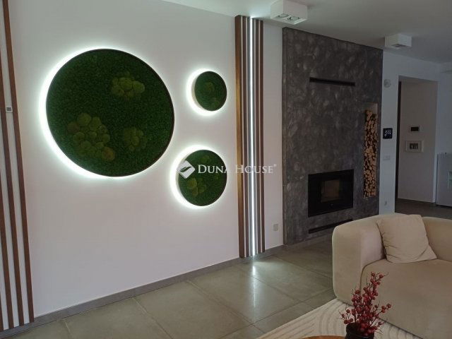 Eladó családi ház, Szigetszentmiklóson 280 M Ft, 4 szobás