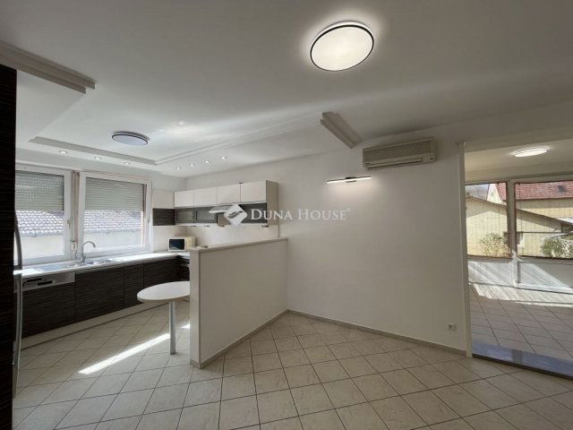 Eladó családi ház, Kecskeméten 140 M Ft, 5 szobás