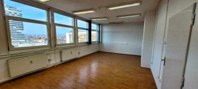 Eladó iroda, Veszprémben 27.9 M Ft, 3 szobás