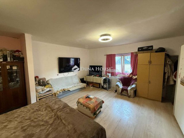 Eladó téglalakás, Mosonmagyaróváron 26.99 M Ft, 1 szobás