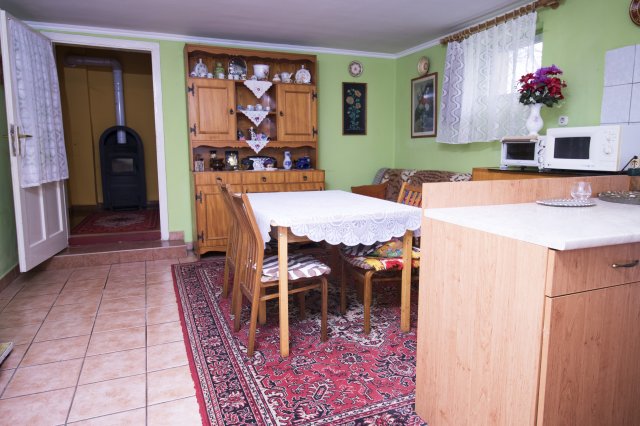 Eladó családi ház, Karácsondon 28.9 M Ft, 2 szobás
