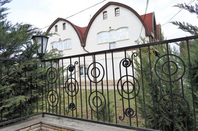 Eladó családi ház, Budapesten, XIV. kerületben, Komáromi úton