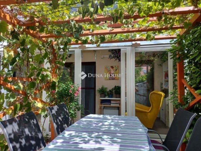 Eladó téglalakás, Sukorón 94.5 M Ft, 3 szobás