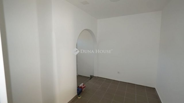 Eladó üzlethelyiség, Zalaszentivánon 130 M Ft, 2 szobás