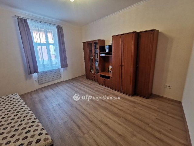 Eladó téglalakás, Baján 39.9 M Ft, 1+1 szobás