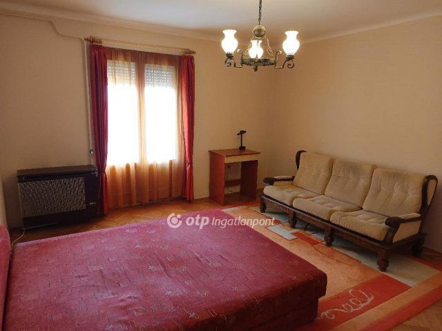 Eladó téglalakás, Pécsett 28.5 M Ft, 1 szobás