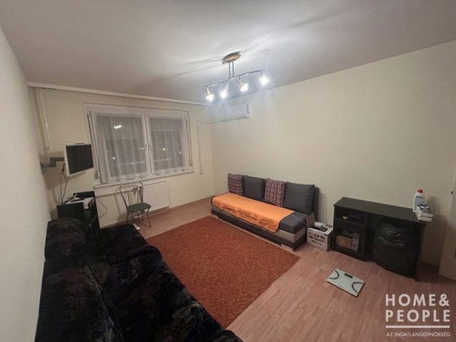 Eladó téglalakás, Szegeden 59.9 M Ft, 3 szobás