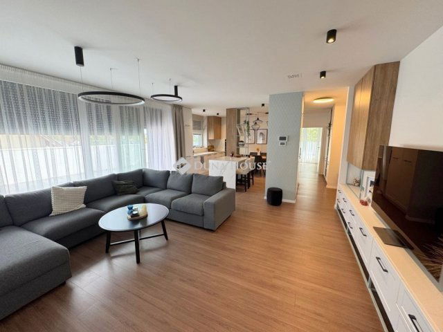 Eladó téglalakás, Debrecenben 155 M Ft, 4 szobás