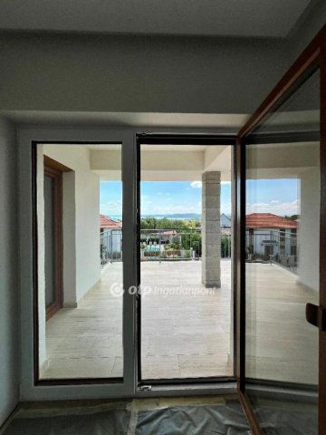 Eladó ikerház, Balatonfüreden 229.9 M Ft, 4 szobás