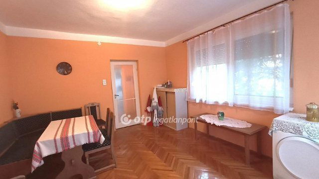 Eladó családi ház, Jászfényszarun 50 M Ft, 3 szobás