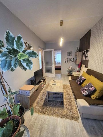 Eladó panellakás, Pécsett, János utcában 48 M Ft, 3 szobás