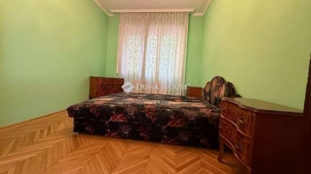 Eladó családi ház, Budapesten, XVI. kerületben 360 M Ft