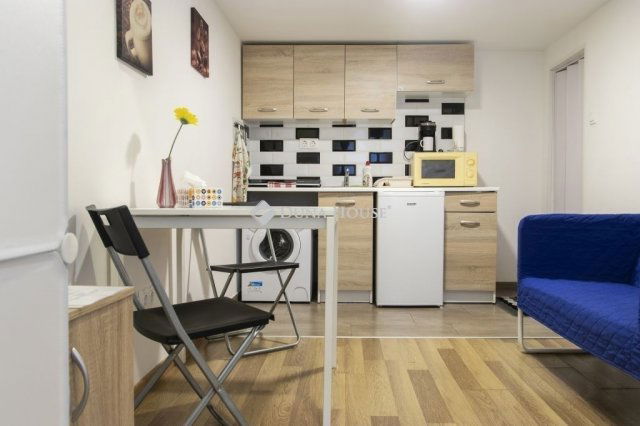 Eladó téglalakás, Budapesten, VIII. kerületben 32 M Ft, 1 szobás