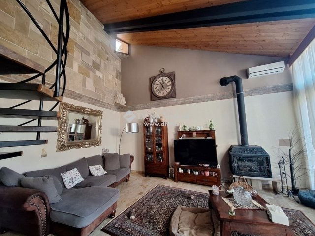 Eladó családi ház, Pécsett 129.9 M Ft, 4 szobás