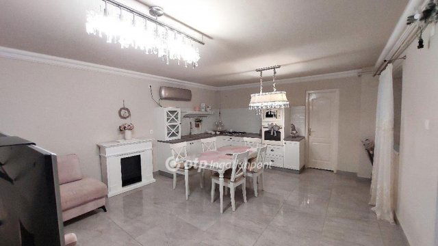 Eladó családi ház, Kisújszálláson 35 M Ft, 3 szobás