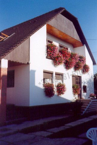 Eladó családi ház, Bábolnán 82.99 M Ft, 5 szobás
