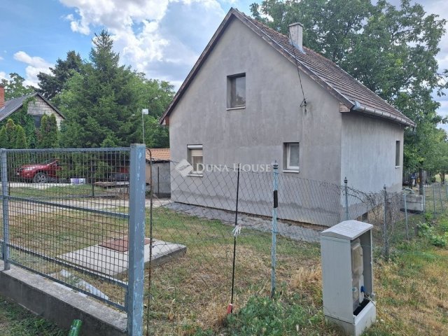 Eladó családi ház, Bicskén 51.5 M Ft, 2 szobás